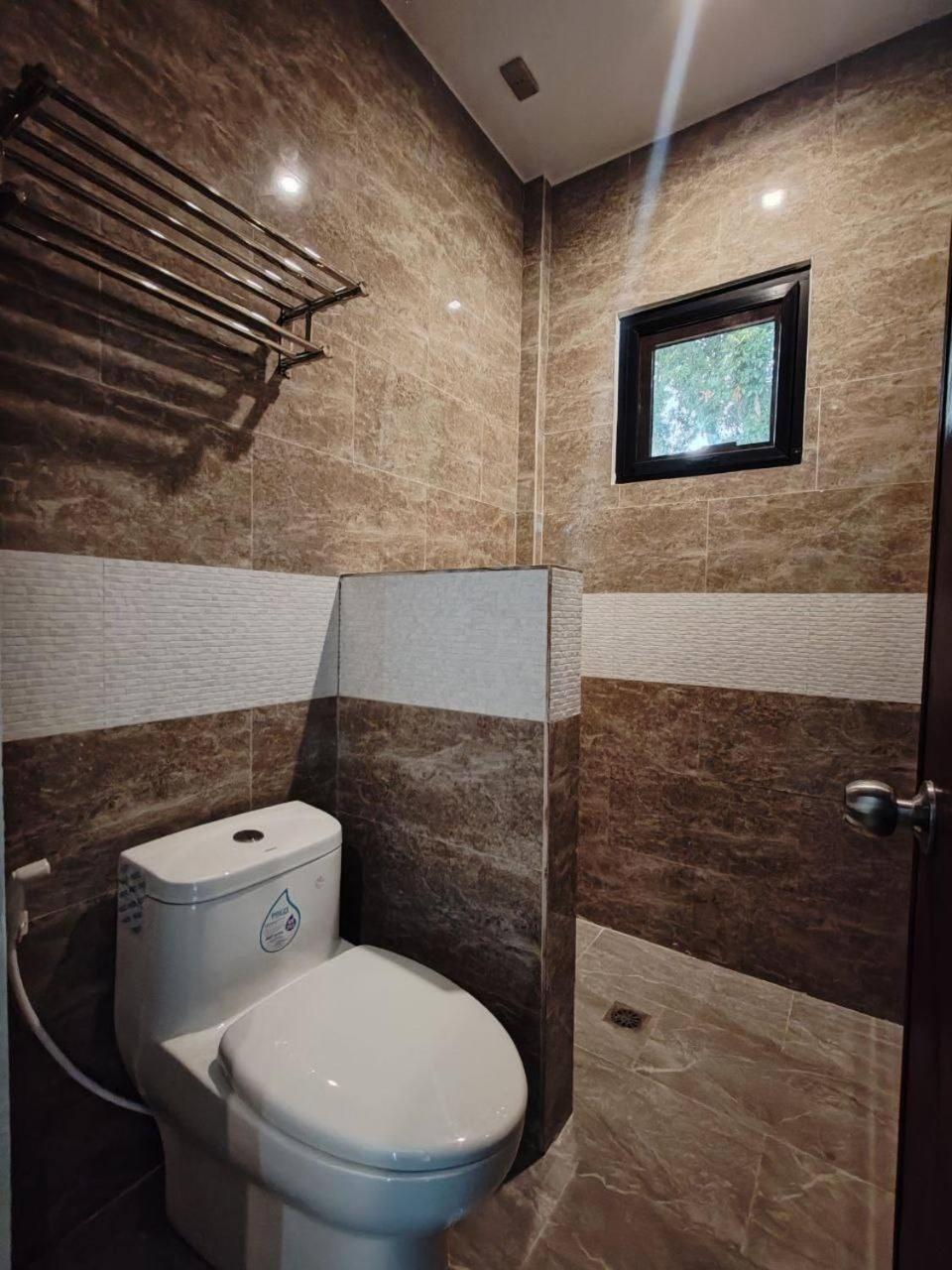 Wilson Hills Travelers Suites San Juan  Esterno foto